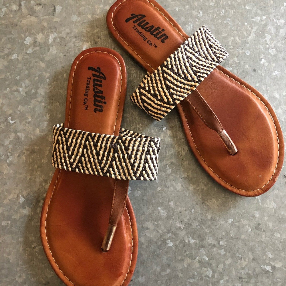 Austin Trading Co. Slide on Thong Sandal. SZ 7